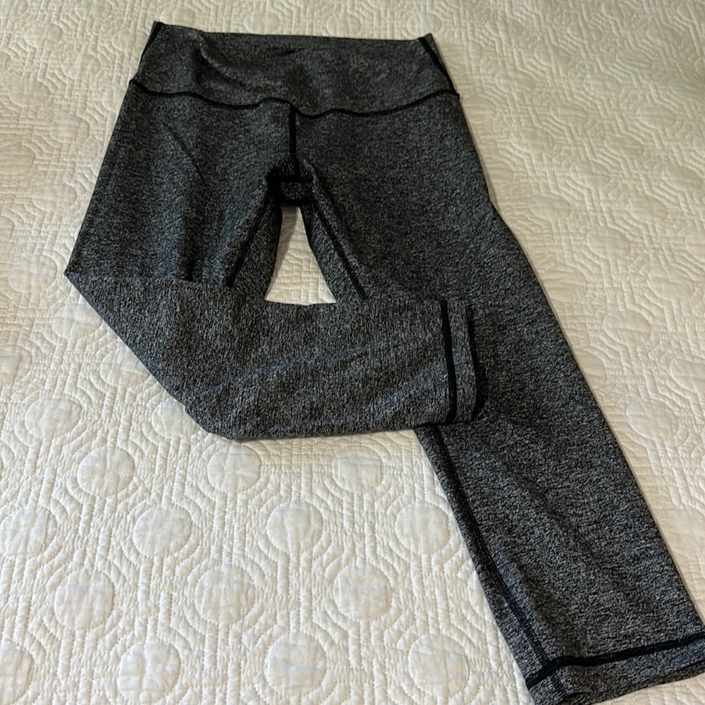 Lululemon leggings cropped size s